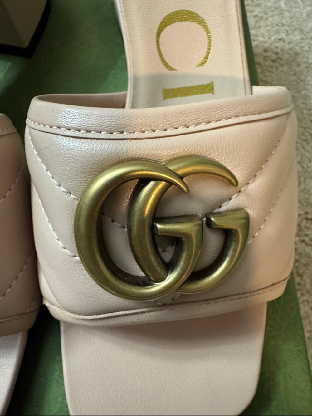 GUCCI Marmont Quilted Medallion Mule Sandals. PInk - Picture 4 of 10